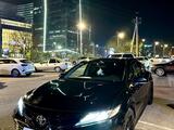 Toyota Camry 2018 года за 13 600 000 тг. в Алматы
