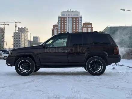 Jeep Grand Cherokee 1998 года за 5 500 000 тг. в Астана