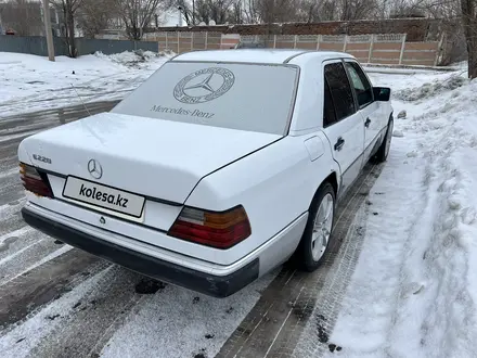 Mercedes-Benz E 220 1993 года за 1 500 000 тг. в Астана – фото 3
