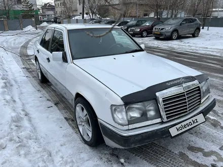 Mercedes-Benz E 220 1993 года за 1 500 000 тг. в Астана