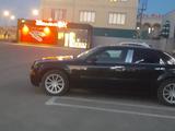 Chrysler 300C 2005 года за 3 000 000 тг. в Атырау – фото 3