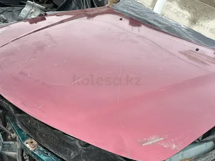 Mitsubishi Galant 93-й год капот за 75 000 тг. в Алматы