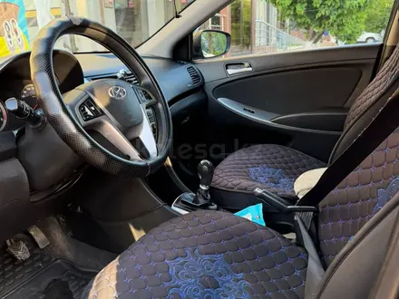 Hyundai Accent 2015 года за 3 200 000 тг. в Астана – фото 2