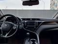 Toyota Camry 2020 года за 13 390 000 тг. в Алматы – фото 16