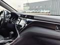 Toyota Camry 2020 года за 13 390 000 тг. в Алматы – фото 21