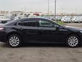 Toyota Camry 2020 года за 13 390 000 тг. в Алматы – фото 4