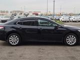Toyota Camry 2020 года за 13 390 000 тг. в Алматы – фото 4