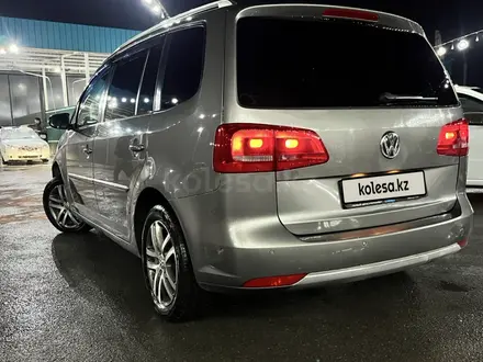 Volkswagen Touran 2011 года за 4 000 000 тг. в Шымкент – фото 11