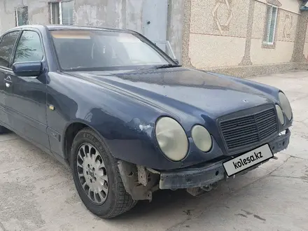 Mercedes-Benz E 230 1996 года за 1 450 000 тг. в Тараз – фото 3