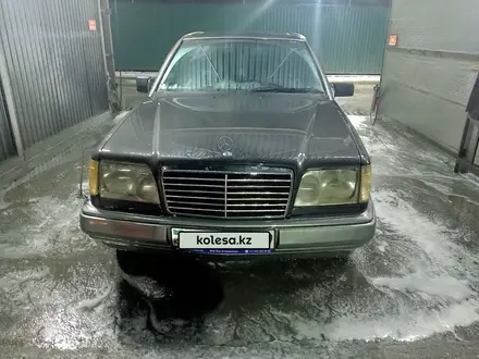 Mercedes-Benz E 200 1994 года за 1 650 000 тг. в Талдыкорган