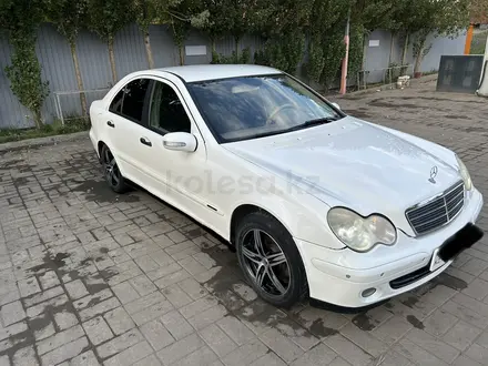 Mercedes-Benz C 200 2006 года за 3 500 000 тг. в Астана – фото 3