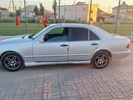 Mercedes-Benz E 230 1996 года за 1 900 000 тг. в Туркестан – фото 3