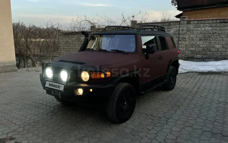 Toyota FJ Cruiser 2008 года за 13 000 000 тг. в Алматы