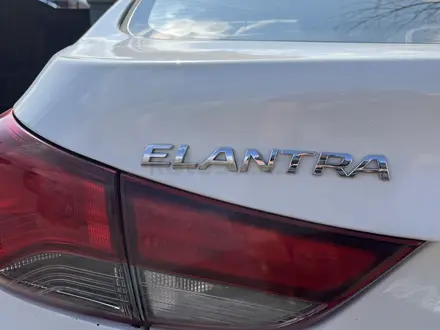 Hyundai Elantra 2015 года за 5 750 000 тг. в Актобе – фото 15