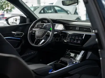 Audi Q8 e-tron 2023 года за 58 000 000 тг. в Алматы – фото 12