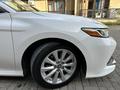 Toyota Camry 2018 года за 11 500 000 тг. в Туркестан – фото 11