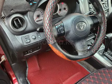 Toyota RAV4 2004 года за 3 950 000 тг. в Актобе – фото 11