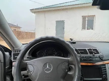 Mercedes-Benz E 320 2005 годаүшін5 600 000 тг. в Актау – фото 12