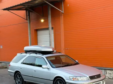 Toyota Mark II Qualis 1998 года за 3 900 000 тг. в Алматы