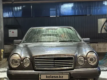 Mercedes-Benz E 320 1995 года за 3 200 000 тг. в Алматы