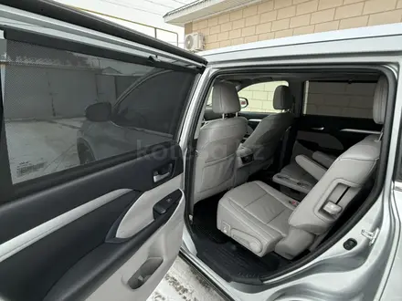 Toyota Highlander 2018 года за 12 000 000 тг. в Атырау – фото 16