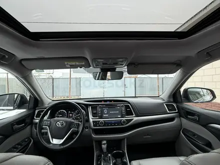 Toyota Highlander 2018 года за 12 000 000 тг. в Атырау – фото 18