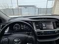 Toyota Highlander 2018 года за 12 000 000 тг. в Атырау – фото 25