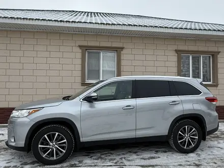 Toyota Highlander 2018 года за 12 000 000 тг. в Атырау – фото 6