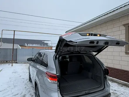 Toyota Highlander 2018 года за 12 000 000 тг. в Атырау – фото 10