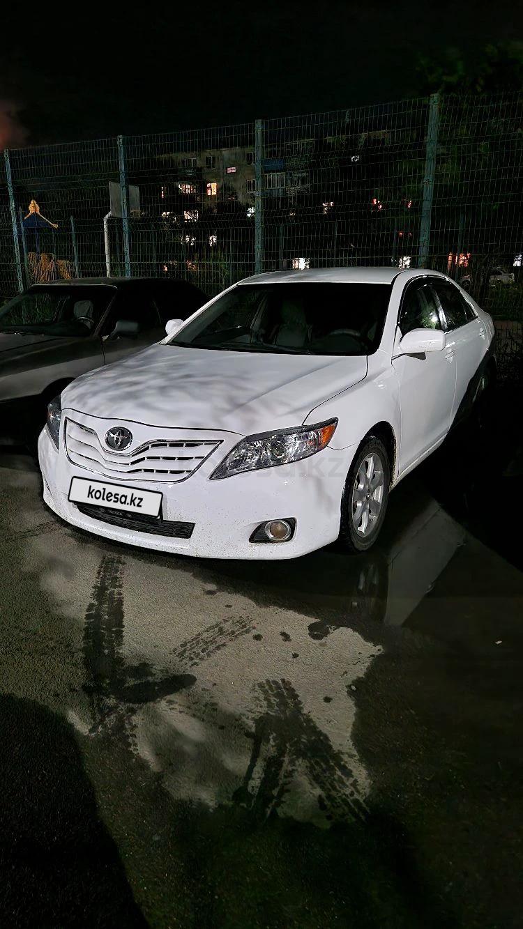 Toyota Camry 2010 г.