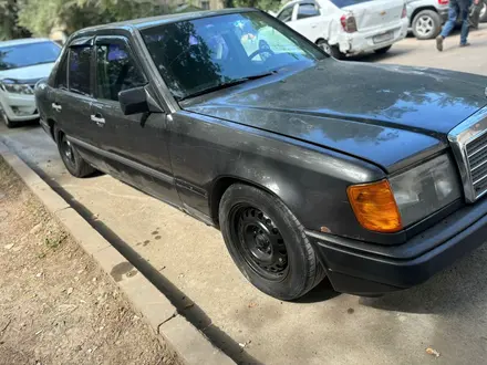 Mercedes-Benz E 230 1988 года за 985 000 тг. в Астана