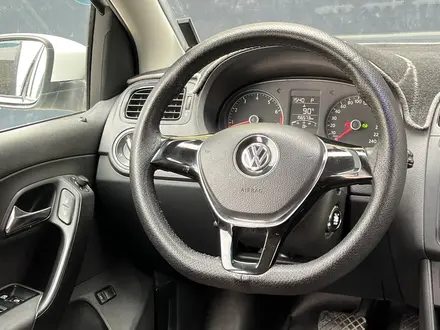 Volkswagen Polo 2015 года за 6 150 000 тг. в Актау – фото 9