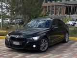 BMW 330 2016 года за 7 500 000 тг. в Актобе – фото 2