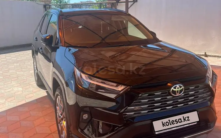 Toyota RAV4 2023 годаfor19 000 000 тг. в Атырау