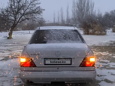 Mercedes-Benz E 220 1993 года за 2 100 000 тг. в Шиели – фото 8