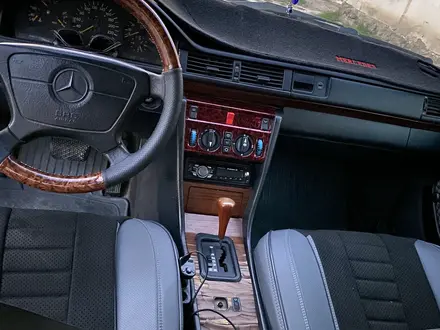 Mercedes-Benz E 220 1993 года за 2 100 000 тг. в Шиели – фото 9