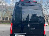 С ВОДИТЕЛЕМ! Аренда авто Прокат машины Mercedes Benz Sprinter Спринтер VIP в Алматы – фото 2