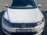 Volkswagen Passat 2014 годаүшін6 000 000 тг. в Атырау