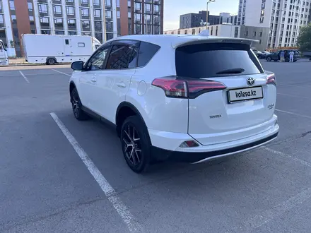 Toyota RAV4 2017 года за 13 500 000 тг. в Астана – фото 13