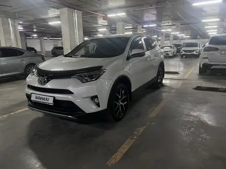 Toyota RAV4 2017 года за 13 500 000 тг. в Астана – фото 2