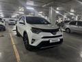 Toyota RAV4 2017 года за 13 500 000 тг. в Астана