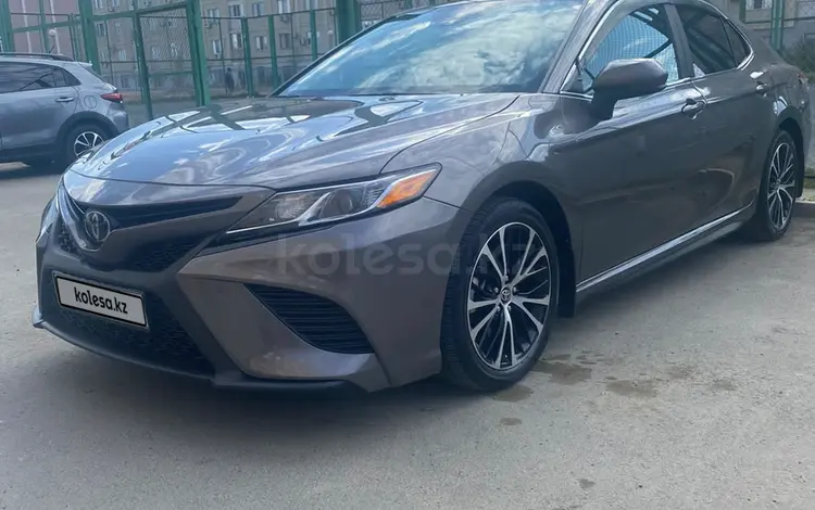 Toyota Camry 2020 года за 11 500 000 тг. в Атырау