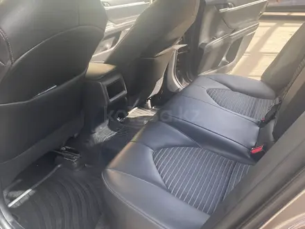 Toyota Camry 2020 года за 11 500 000 тг. в Атырау – фото 10