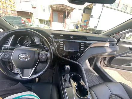 Toyota Camry 2020 года за 11 500 000 тг. в Атырау – фото 3