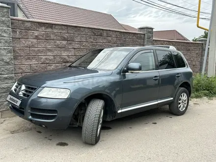 Volkswagen Touareg 2005 года за 4 500 000 тг. в Алматы – фото 3