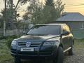 Volkswagen Touareg 2005 года за 4 500 000 тг. в Алматы – фото 2