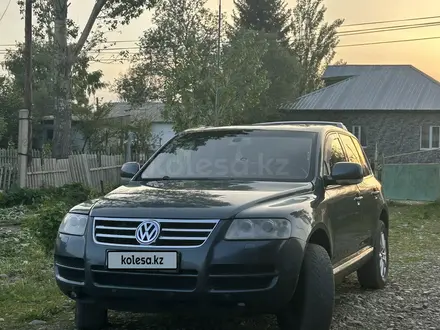 Volkswagen Touareg 2005 года за 4 500 000 тг. в Алматы – фото 2