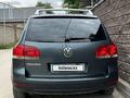 Volkswagen Touareg 2005 года за 4 500 000 тг. в Алматы – фото 4
