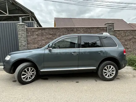 Volkswagen Touareg 2005 года за 4 500 000 тг. в Алматы – фото 5