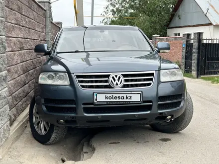 Volkswagen Touareg 2005 года за 4 500 000 тг. в Алматы – фото 6